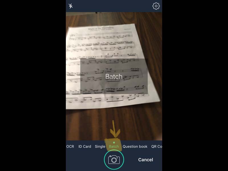 Screenshot of CamScanner app about to take a photo of a document